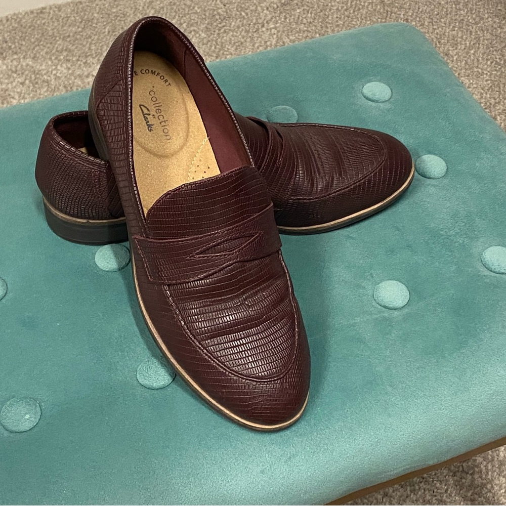 Women’s Clark’s 8.5 US Trish Rose Leather Burgundy Loafers